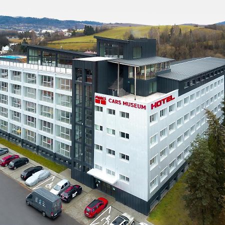 Hotel Double Red Cars Museum Брезно Екстер'єр фото